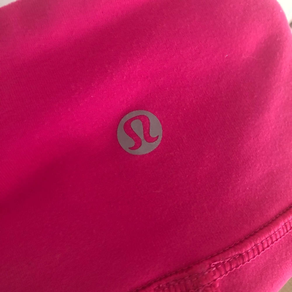 Hot pink Lululemon Wunder Under leggings